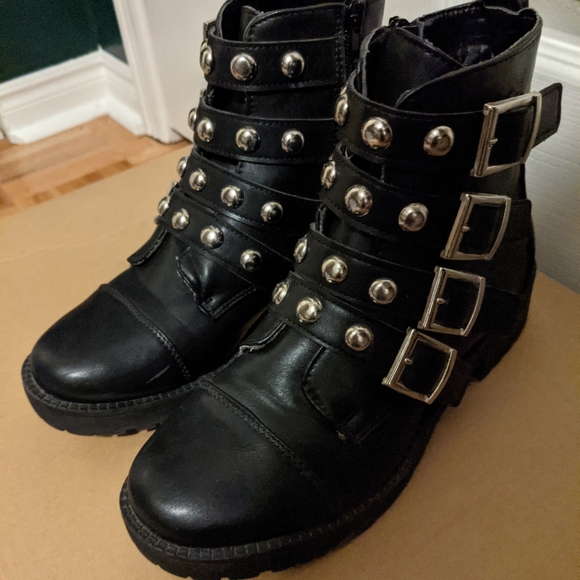 3for30!!! Black stud boots with buckles, US 6 - Picture 2 of 9